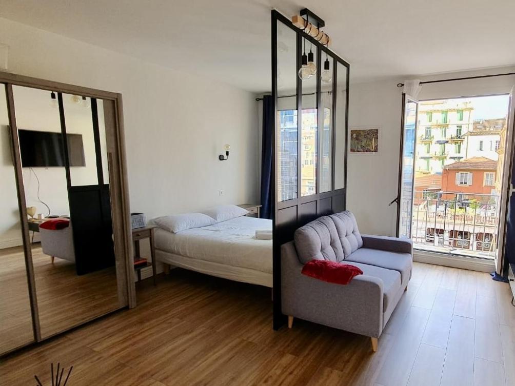 Le Verlaine, Studio En Centre Ville A Deux Minutes Des Plages Menton Kamer foto